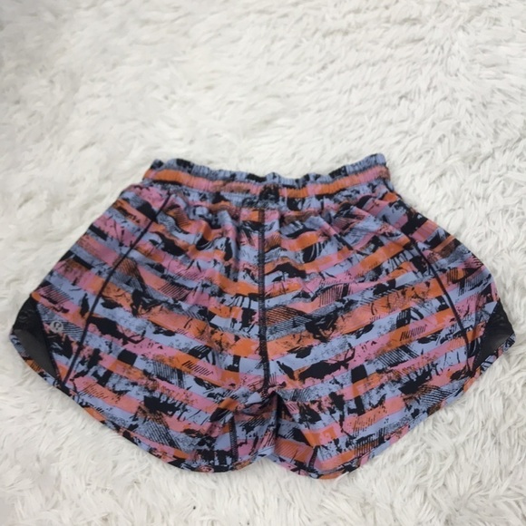 Lululemon Hotty Hot Short II *Long 4" Inversion Multi / Black - Picture 6 of 7